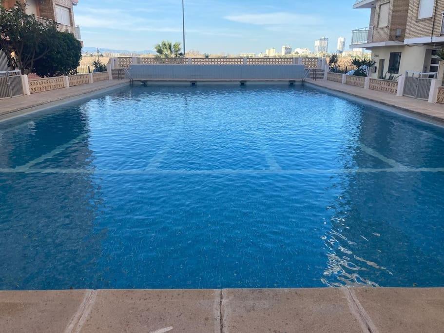 Coqueto Apartamento De Playa Con Piscina Y Terraza Valencia Bagian luar foto